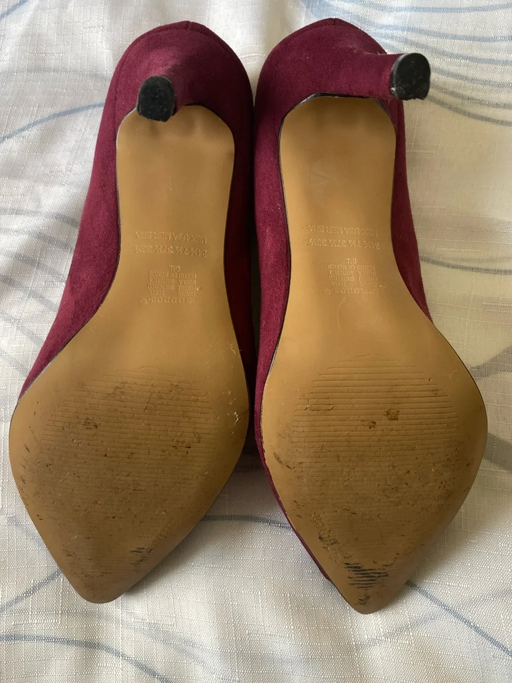Andree Black and Burgundy Heel Size  7.5